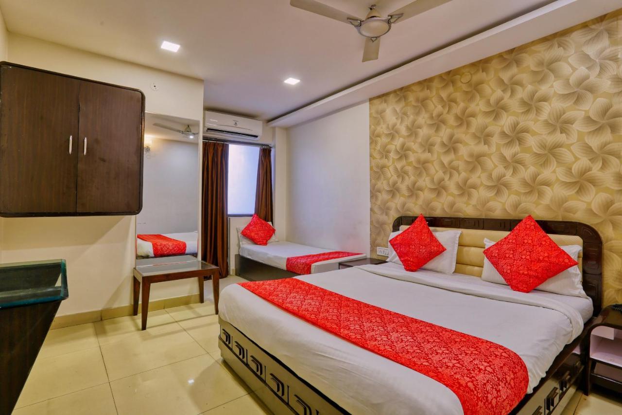 Hotel Galaxy Indore Esterno foto