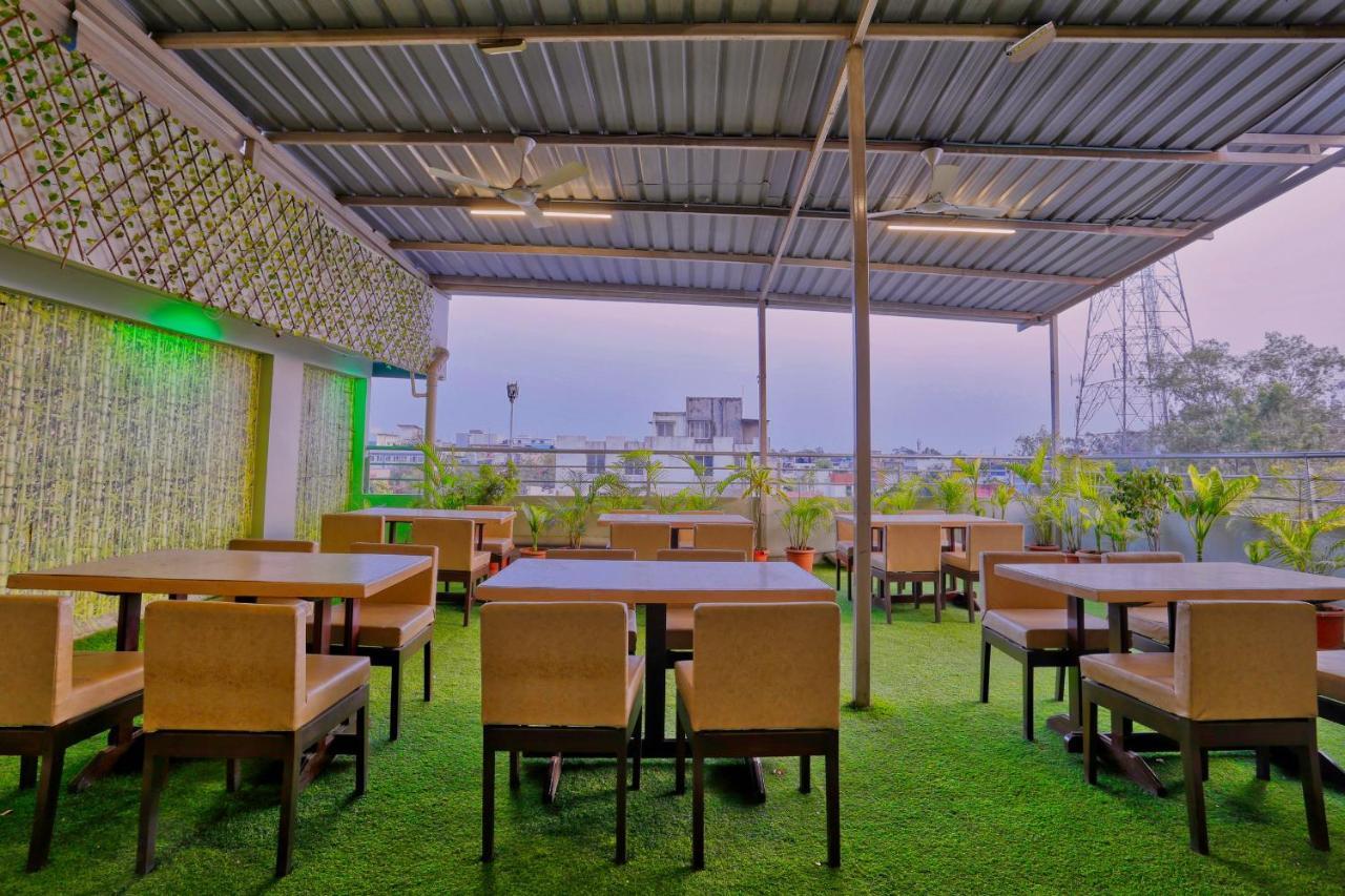 Hotel Galaxy Indore Esterno foto