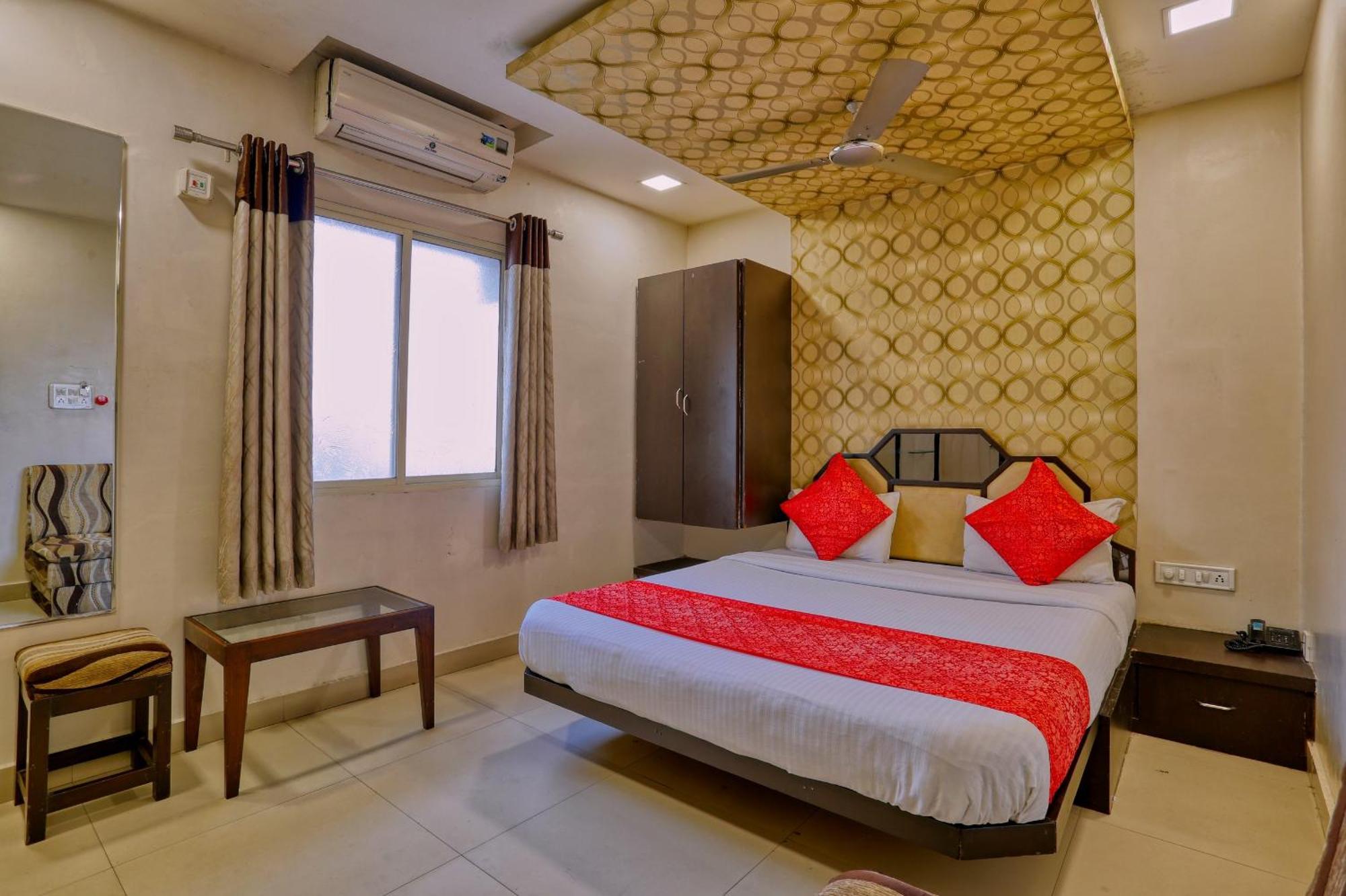 Hotel Galaxy Indore Esterno foto