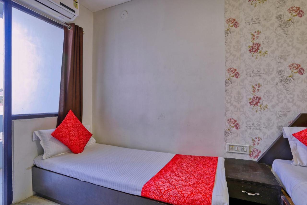 Hotel Galaxy Indore Esterno foto
