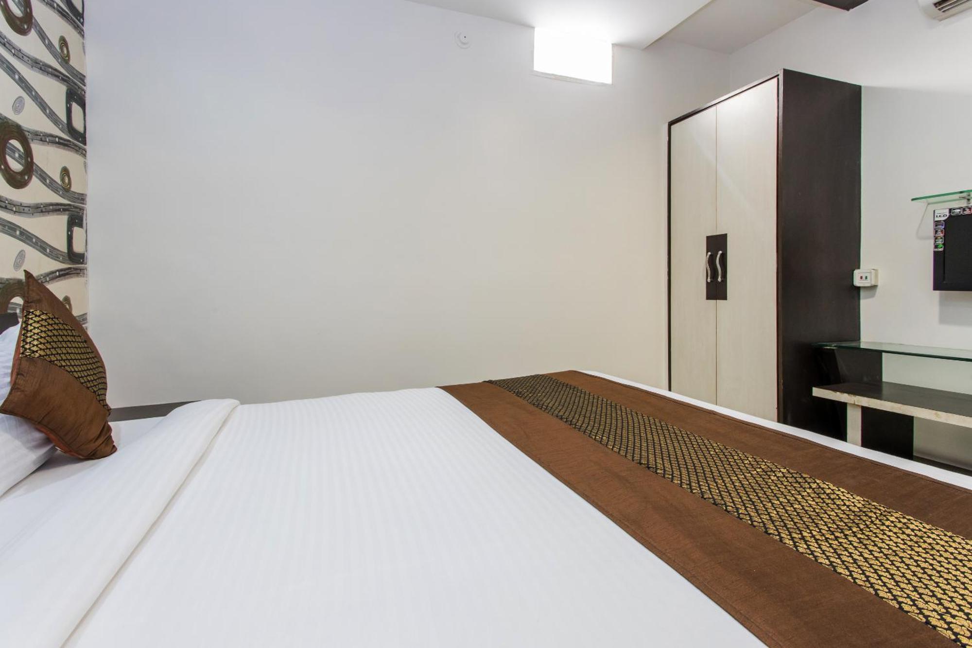 Hotel Galaxy Indore Esterno foto